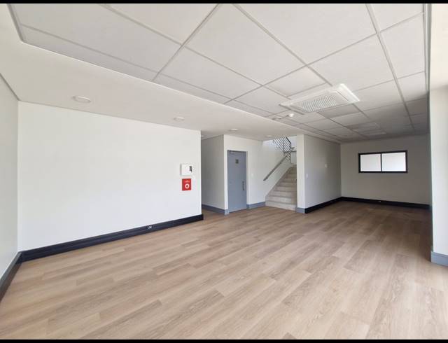 565M² WAREHOUSE TO LET IN STIKLAND INDUSTRIAL